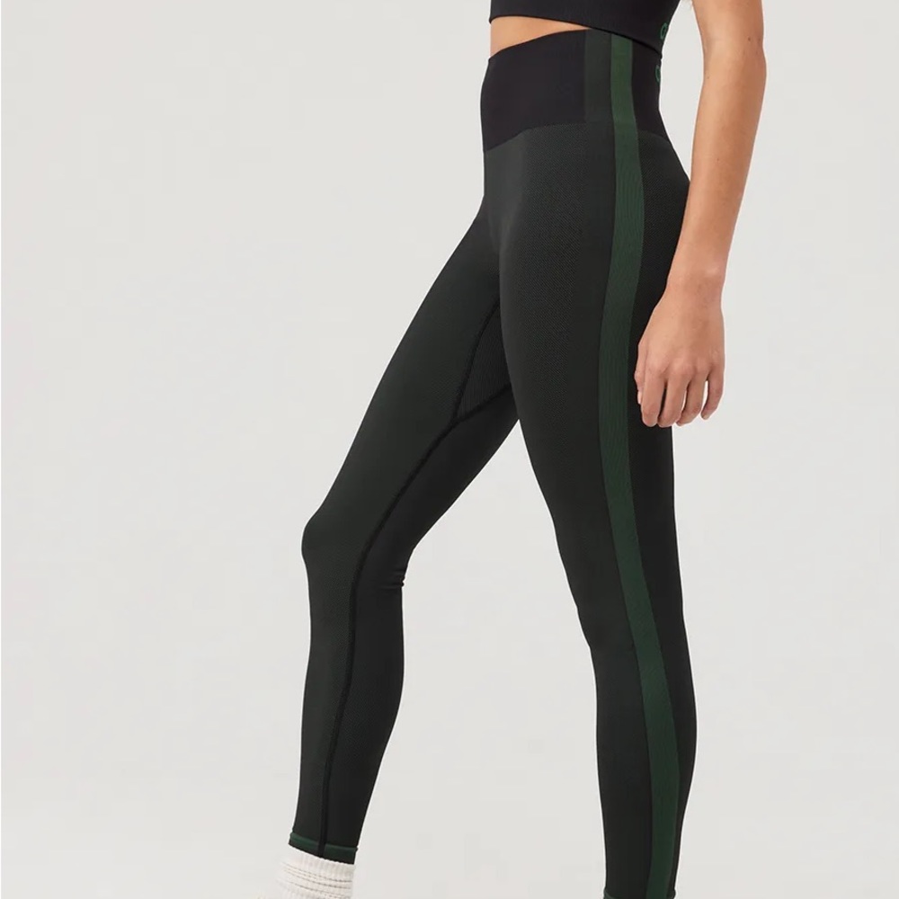Never worn Outdoor Voices Seamless Smooth 7/8 Leggings